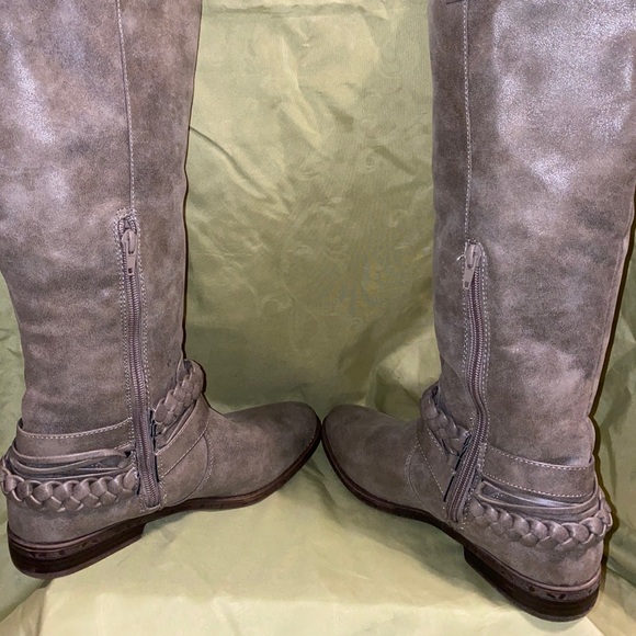 Boots - Picture 3 of 4